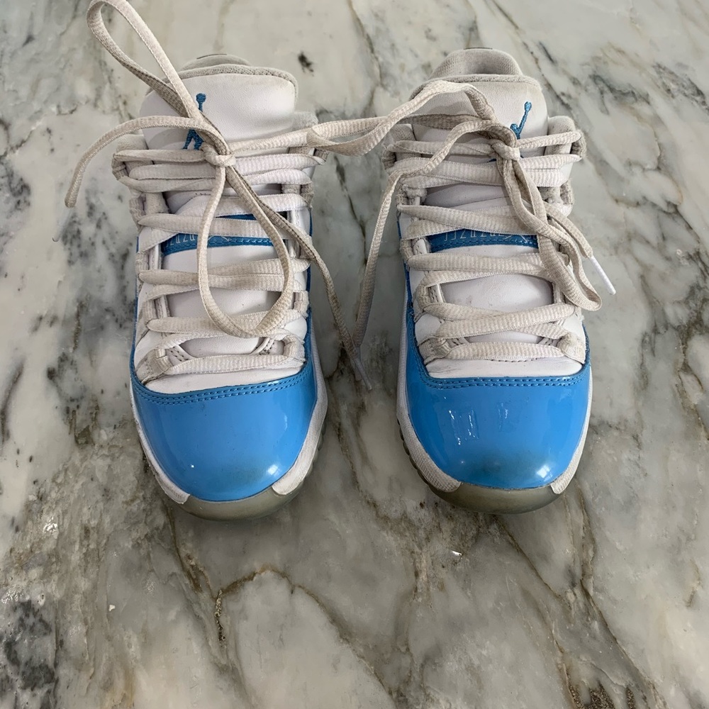 Boys Jordan Sneakers - Picture 1 of 6